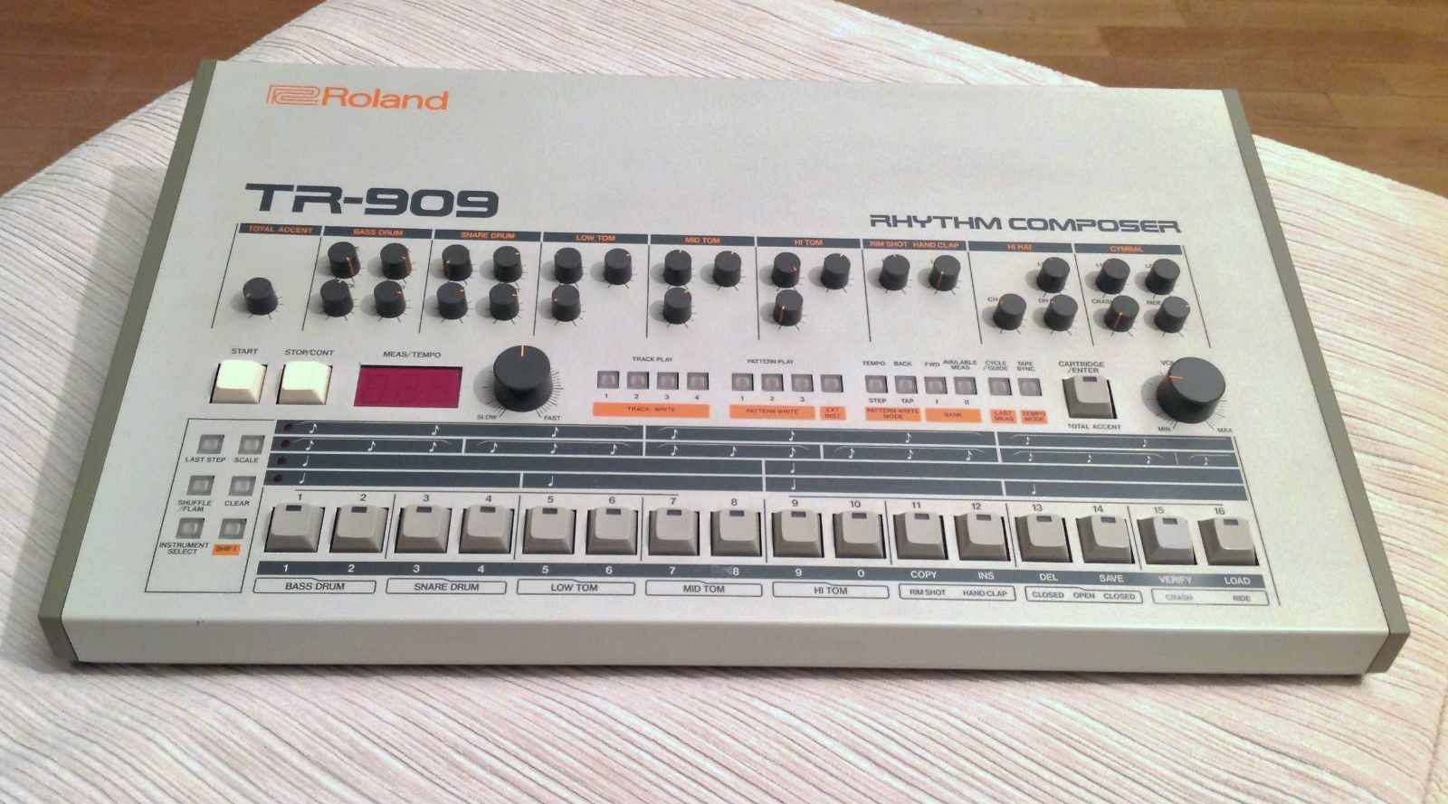 Roland TR-909 Drum Machine