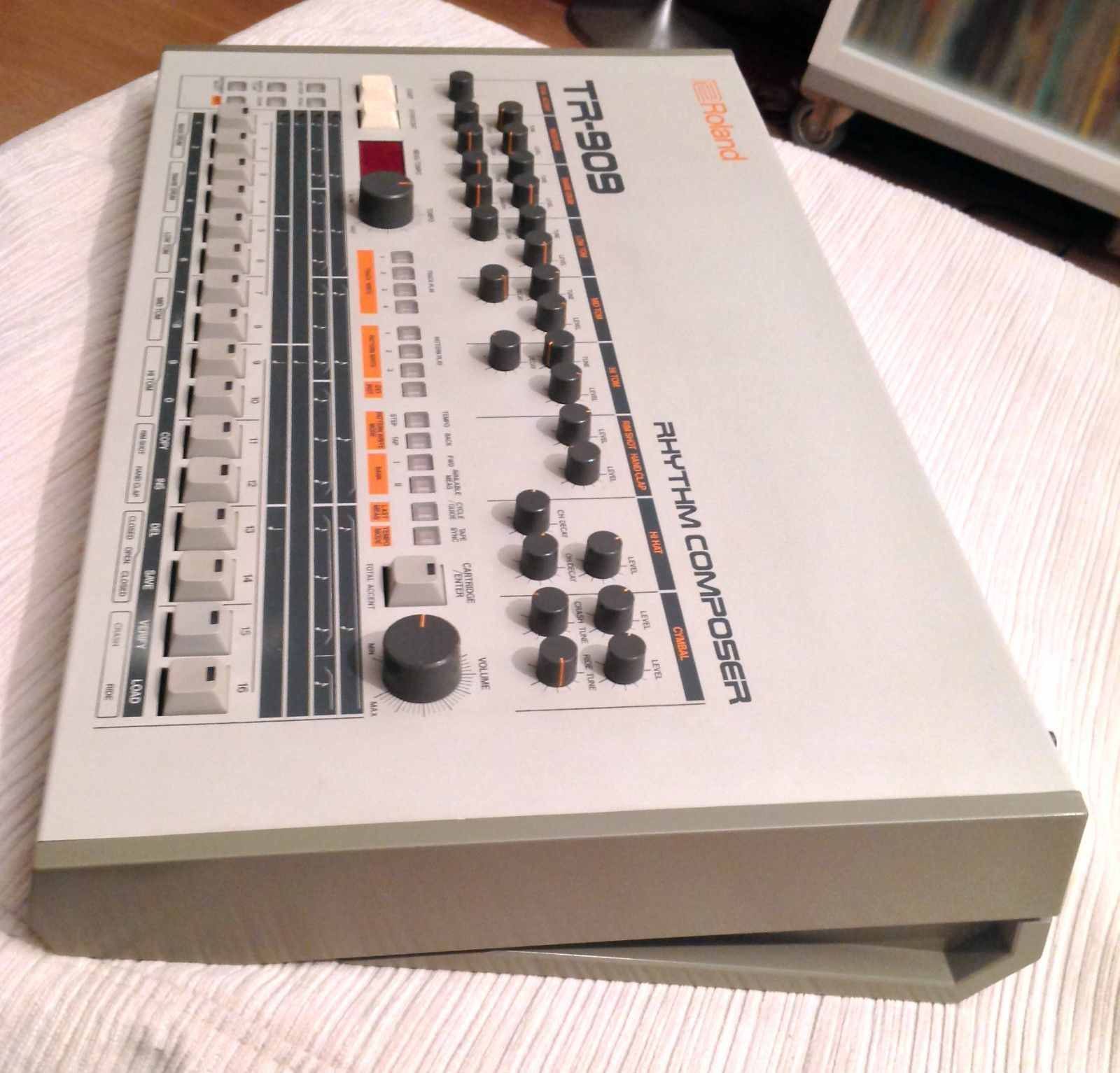 Roland TR-909 Drum Machine - Image 2